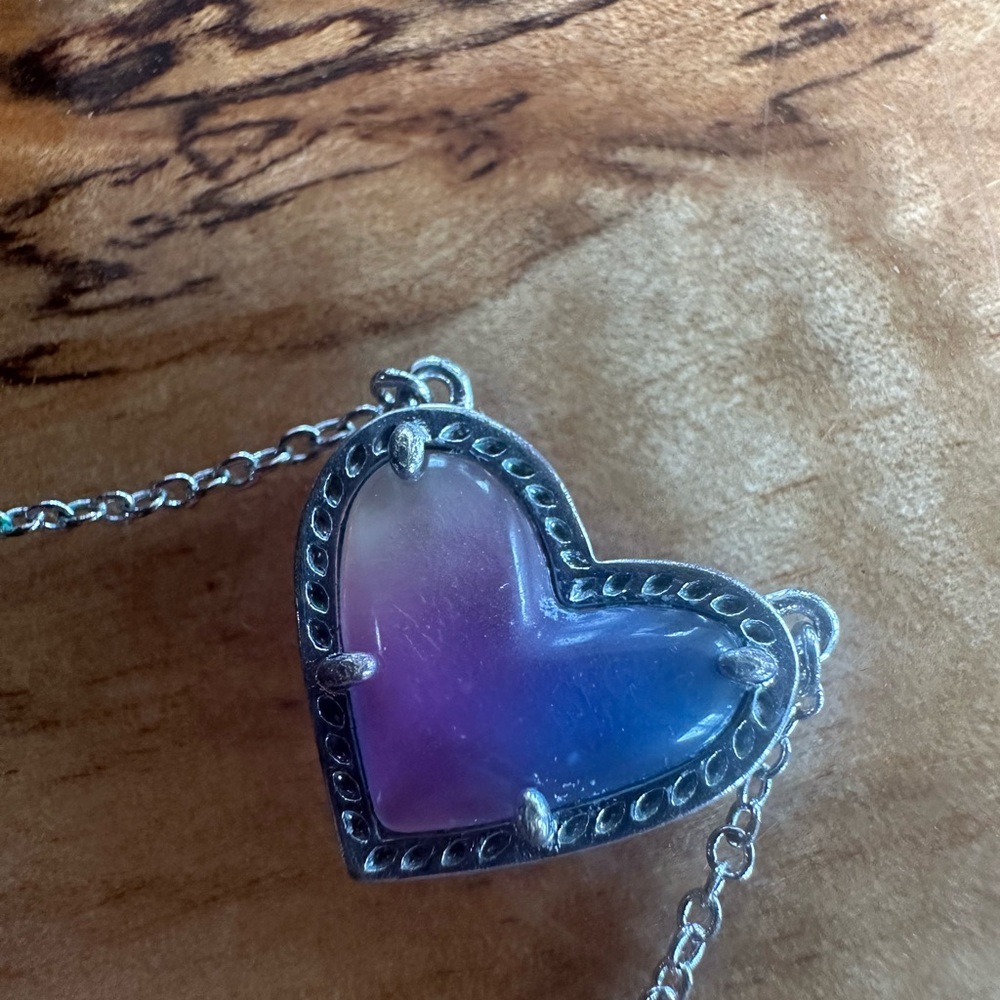 Kendra Scott Ari Heart Pendant Necklace Rainbow Iridescent Stone Silver Tone - Picture 6 of 12